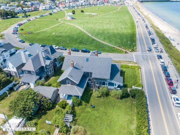 Cape Cod Home 994287