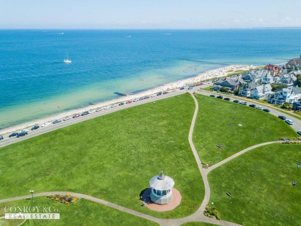 Cape Cod Home 994287
