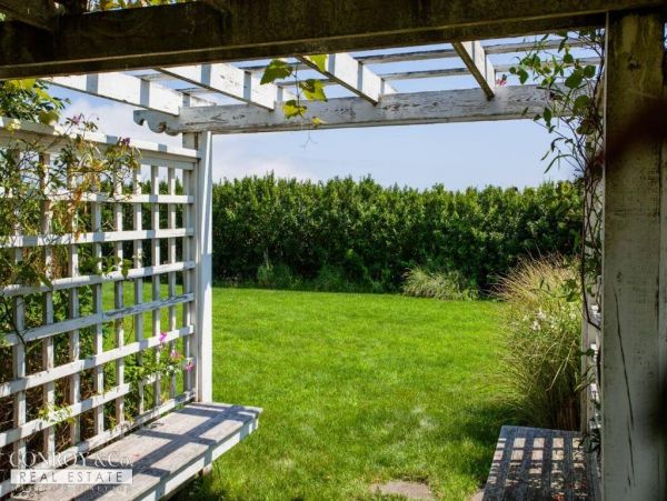 Cape Cod Home 994287