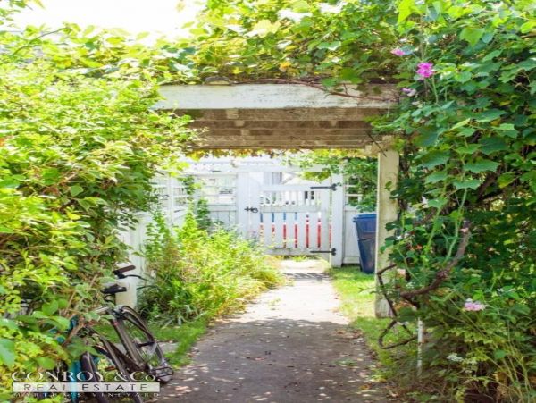 Cape Cod Home 994287