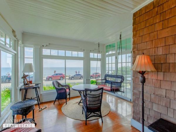 Cape Cod Home 994287