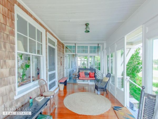 Cape Cod Home 994287