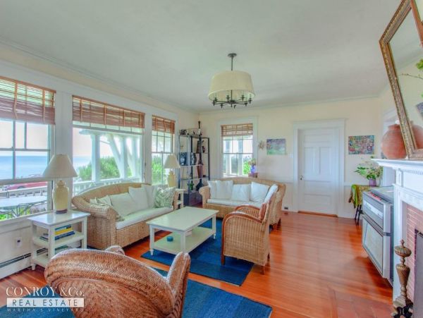 Cape Cod Home 994287