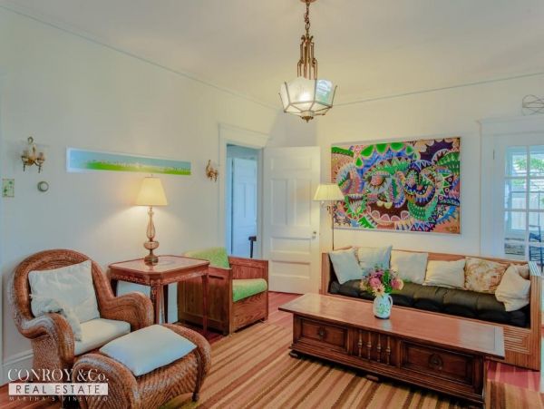 Cape Cod Home 994287