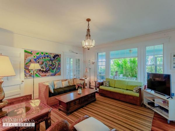 Cape Cod Home 994287