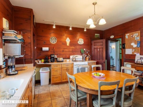 Cape Cod Home 994287