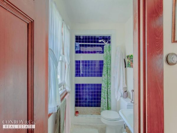 Cape Cod Home 994287