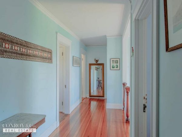 Cape Cod Home 994287