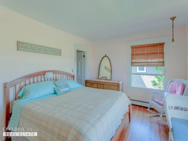 Cape Cod Home 994287