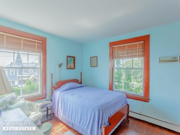 Cape Cod Home 994287