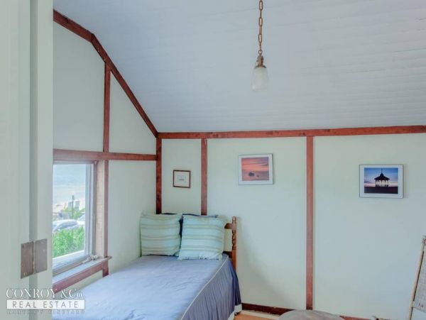 Cape Cod Home 994287
