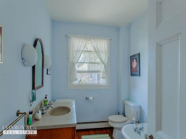 Cape Cod Home 994287