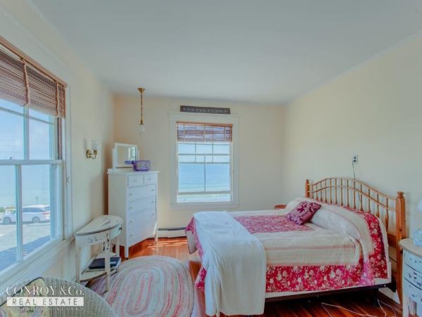 Cape Cod Home 994287
