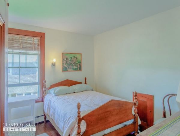 Cape Cod Home 994287