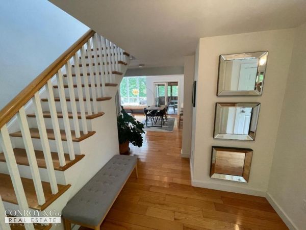 Cape Cod Home 994288