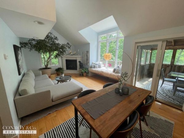 Cape Cod Home 994288