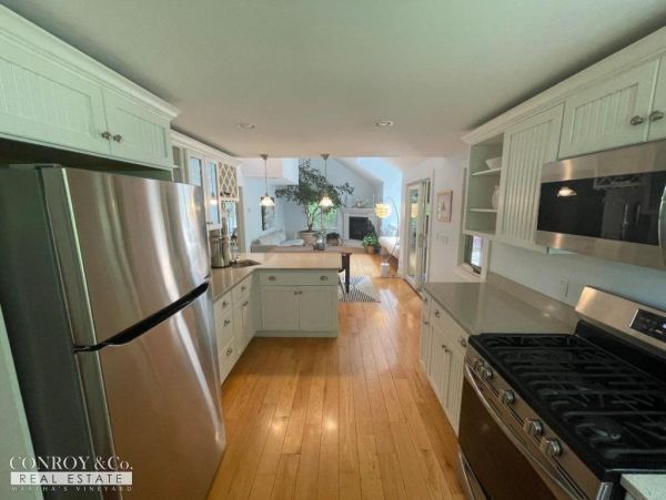 Cape Cod Home 994288
