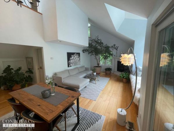 Cape Cod Home 994288