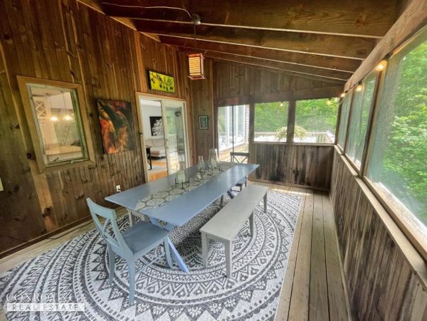Cape Cod Home 994288