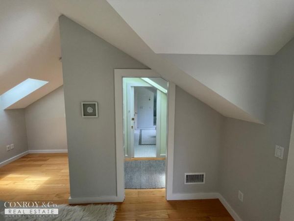Cape Cod Home 994288