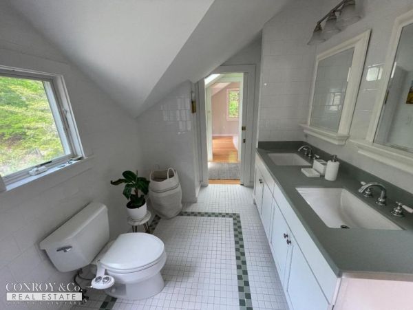 Cape Cod Home 994288
