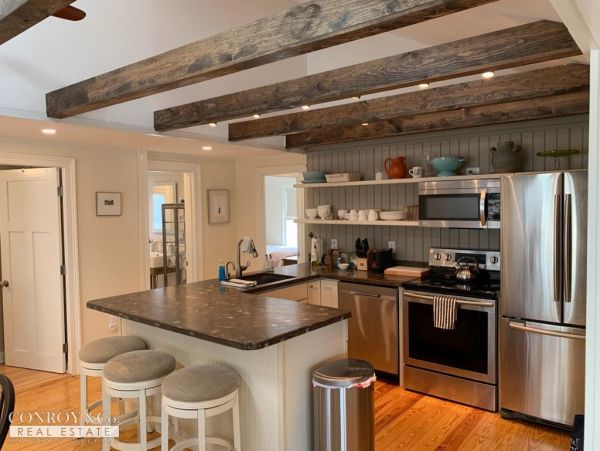 Cape Cod Home 994290