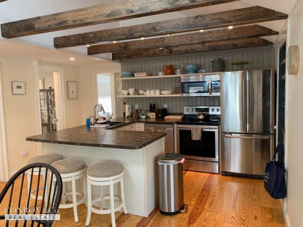 Cape Cod Home 994290