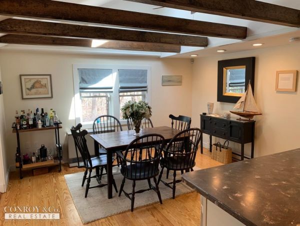 Cape Cod Home 994290