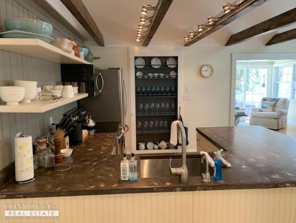 Cape Cod Home 994290