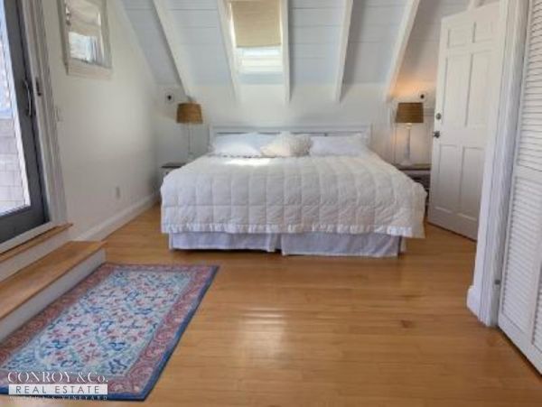 Cape Cod Home 994295