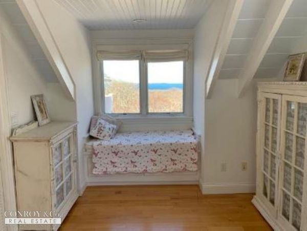 Cape Cod Home 994295