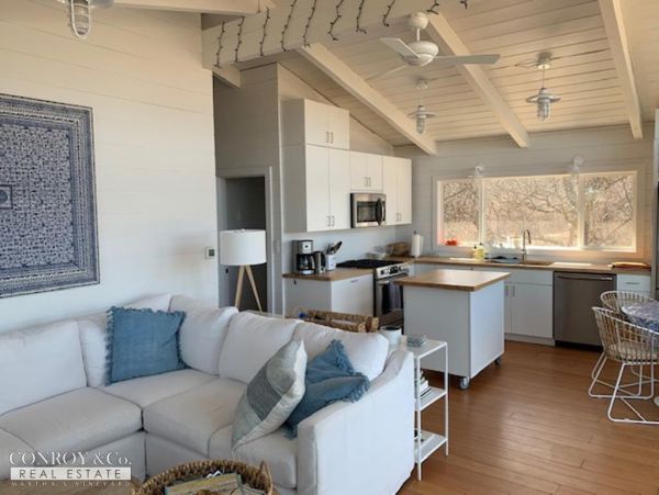 Cape Cod Home 994296