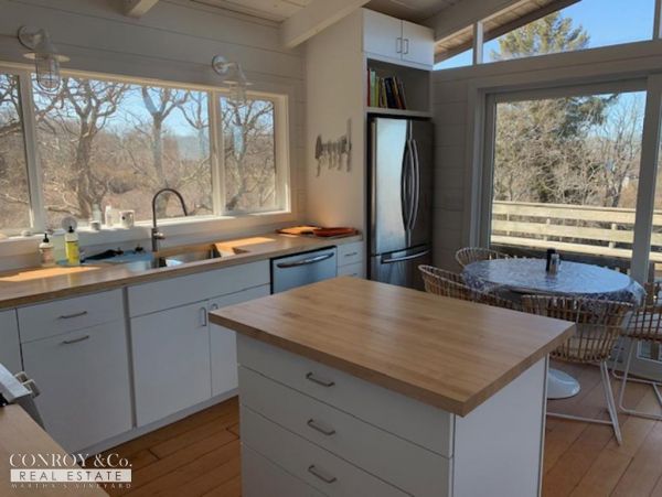 Cape Cod Home 994296