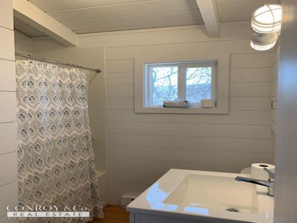Cape Cod Home 994296