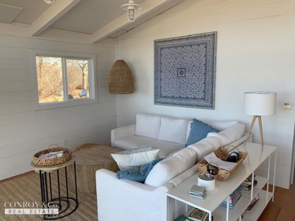 Cape Cod Home 994296