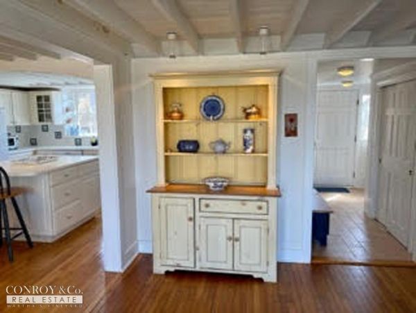 Cape Cod Home 994297