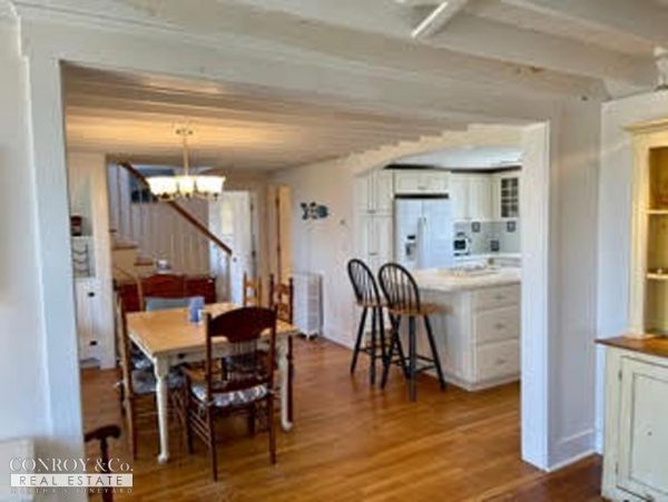 Cape Cod Home 994297
