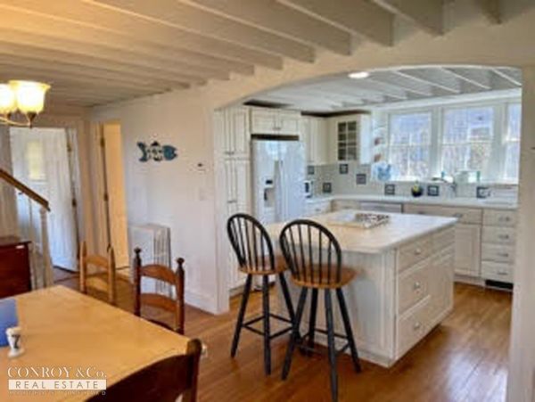 Cape Cod Home 994297