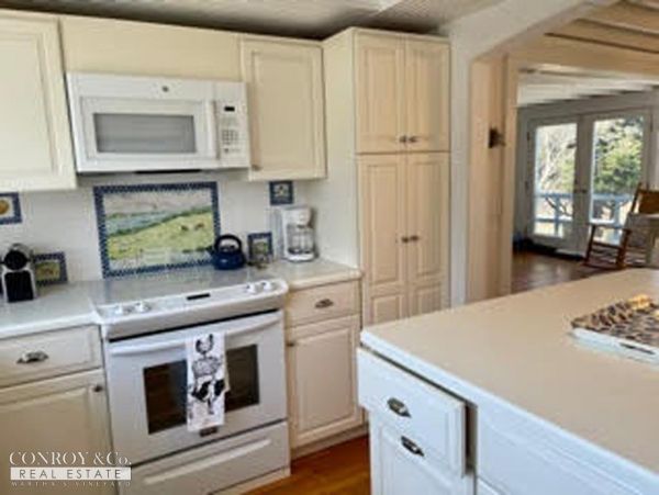 Cape Cod Home 994297