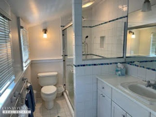 Cape Cod Home 994297