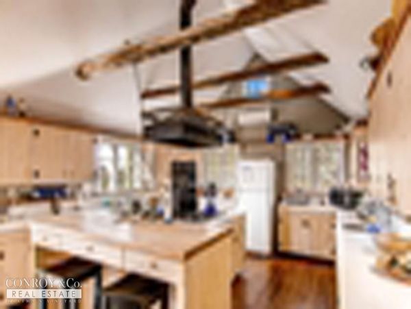 Cape Cod Home 994298