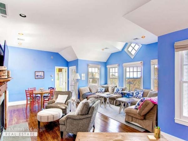 Cape Cod Home 994298