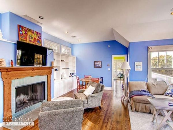 Cape Cod Home 994298