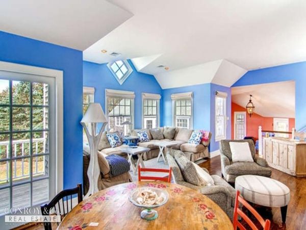 Cape Cod Home 994298