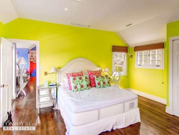 Cape Cod Home 994298
