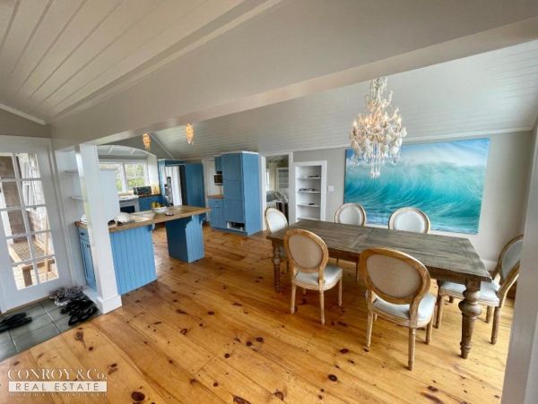 Cape Cod Home 994299