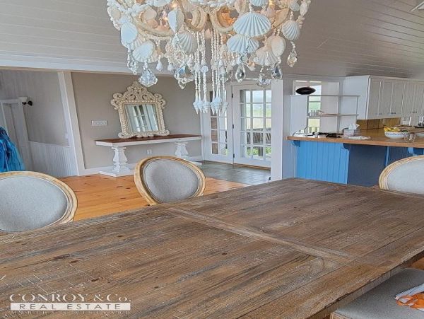 Cape Cod Home 994299