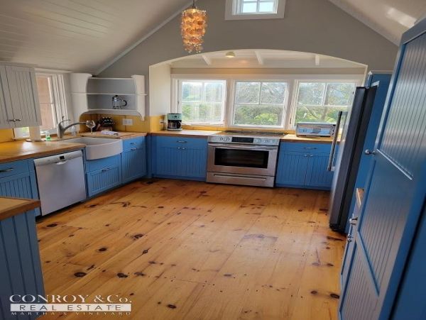 Cape Cod Home 994299