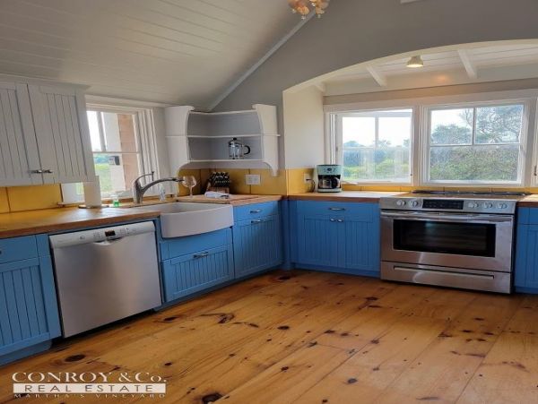 Cape Cod Home 994299