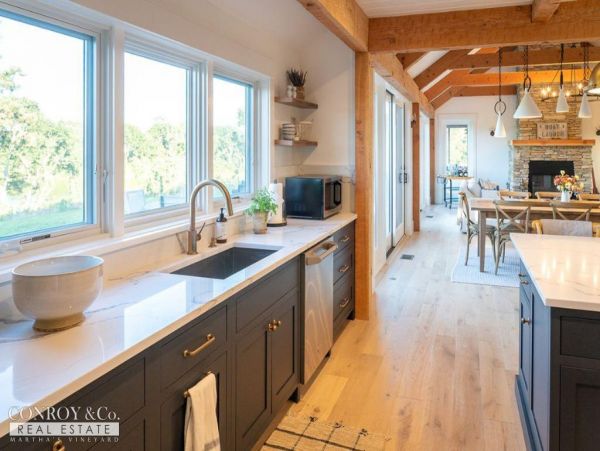 Cape Cod Home 994303